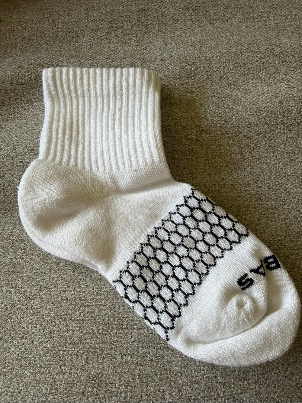 🔥3/$20 Bombas White Crew Socks with Black Honeycomb NWOT